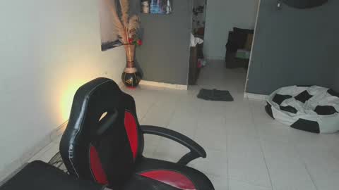 Snapshot of mattias_dantee chatting on 02-03-25, 01:51 mattias online show from 02-03-25, 01:51