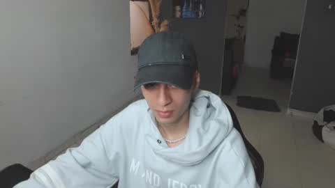 Snapshot of mattias_dantee chatting on 02-04-25, 04:29 mattias online show from 02-04-25, 04:29