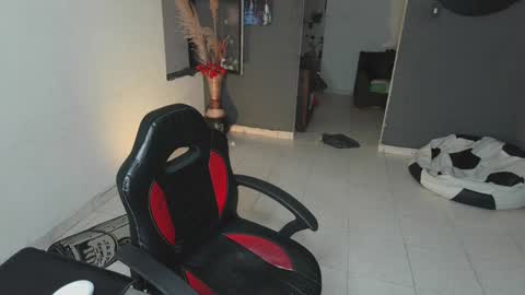 Snapshot of mattias_dantee chatting on 02-05-25, 06:15 mattias online show from 02-05-25, 06:15