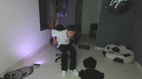 Snapshot of mattias_dantee chatting on 02-06-25, 02:44 mattias online show from 02-06-25, 02:44