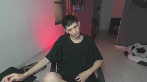 Snapshot of mattias_dantee chatting on 02-06-25, 01:32 mattias online show from 02-06-25, 01:32