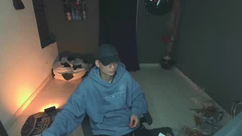 Snapshot of mattias_dantee chatting on 02-20-25, 03:45 mattias online show from 02-20-25, 03:45