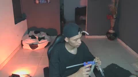 Snapshot of mattias_dantee chatting on 02-21-25, 01:11 mattias online show from 02-21-25, 01:11