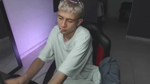 Snapshot of mattias_dantee chatting on 02-23-25, 01:35 mattias online show from 02-23-25, 01:35