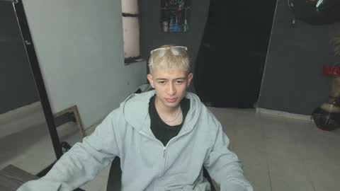 Snapshot of mattias_dantee chatting on 02-23-25, 05:29 mattias online show from 02-23-25, 05:29