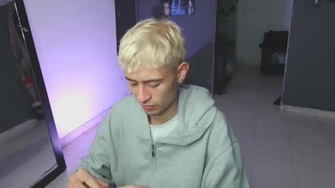 Snapshot of mattias_dantee chatting on 02-25-25, 04:03 mattias online show from 02-25-25, 04:03