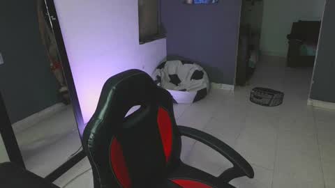 Snapshot of mattias_dantee chatting on 02-25-25, 03:38 mattias online show from 02-25-25, 03:38