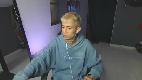 Snapshot of mattias_dantee chatting on 02-25-25, 06:42 mattias online show from 02-25-25, 06:42