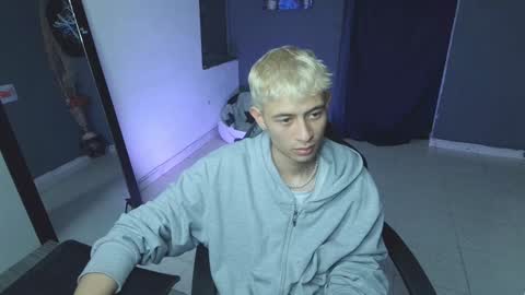 Snapshot of mattias_dantee chatting on 02-26-25, 01:43 mattias online show from 02-26-25, 01:43