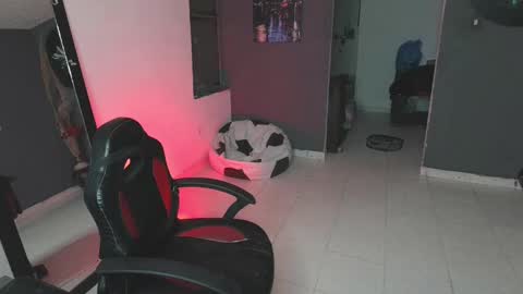 Snapshot of mattias_dantee chatting on 02-27-25, 02:42 mattias online show from 02-27-25, 02:42