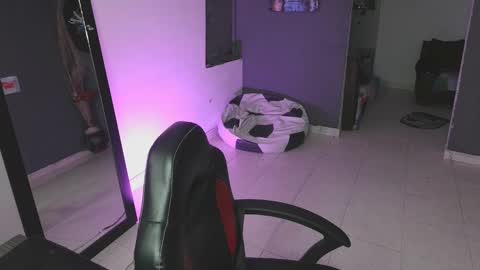 Snapshot of mattias_dantee chatting on 02-28-25, 03:15 mattias online show from 02-28-25, 03:15