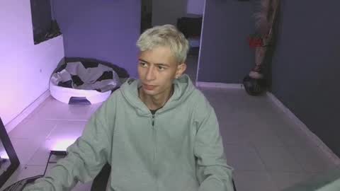 Snapshot of mattias_dantee chatting on 03-05-25, 02:57 mattias online show from 03-05-25, 02:57