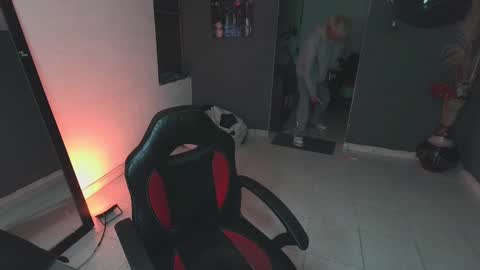 Snapshot of mattias_dantee chatting on 03-06-25, 04:30 mattias online show from 03-06-25, 04:30