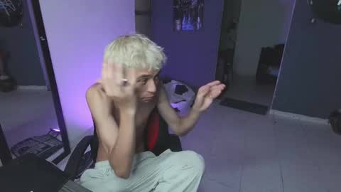 Snapshot of mattias_dantee chatting on 03-07-25, 03:49 mattias online show from 03-07-25, 03:49