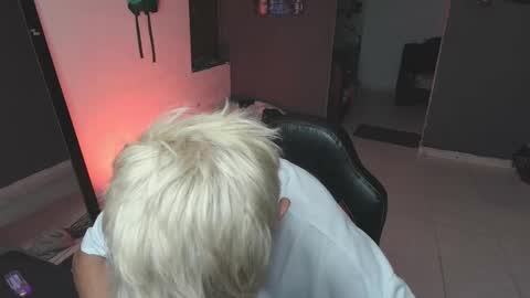 Snapshot of mattias_dantee chatting on 03-09-25, 03:01 mattias online show from 03-09-25, 03:01