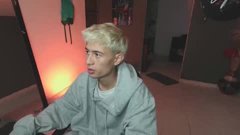 Snapshot of mattias_dantee chatting on 03-10-25, 01:01 mattias online show from 03-10-25, 01:01