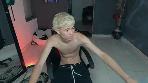 Snapshot of mattias_dantee chatting on 03-10-25, 06:23 mattias online show from 03-10-25, 06:23