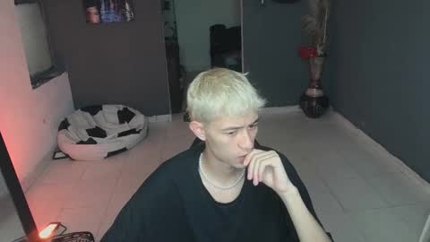 Snapshot of mattias_dantee chatting on 03-11-25, 04:51 mattias online show from 03-11-25, 04:51