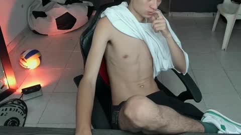 Snapshot of mattias_dantee chatting on 03-12-25, 03:40 mattias online show from 03-12-25, 03:40