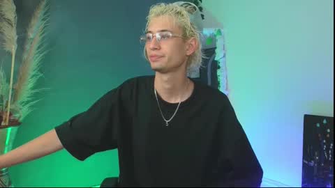 Snapshot of mattias_dantee chatting on 09-27-25, 03:00 mattias online show from 09-27-25, 03:00