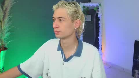 Snapshot of mattias_dantee chatting on 10-04-25, 04:16 mattias online show from 10-04-25, 04:16