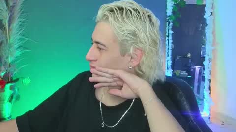 Snapshot of mattias_dantee chatting on 10-05-25, 04:22 mattias online show from 10-05-25, 04:22