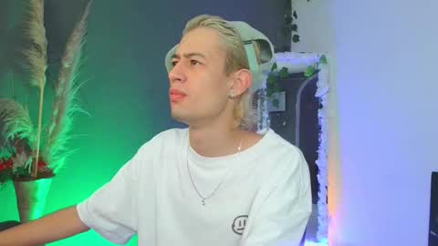 Snapshot of mattias_dantee chatting on 10-06-25, 01:58 mattias online show from 10-06-25, 01:58