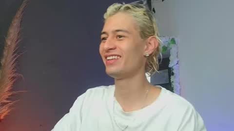 Snapshot of mattias_dantee chatting on 10-08-25, 04:32 mattias online show from 10-08-25, 04:32