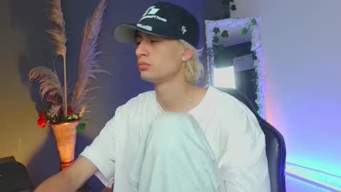 Snapshot of mattias_dantee chatting on 10-09-25, 02:37 mattias online show from 10-09-25, 02:37