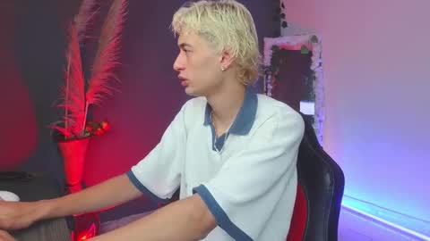 Snapshot of mattias_dantee chatting on 10-11-25, 04:55 mattias online show from 10-11-25, 04:55