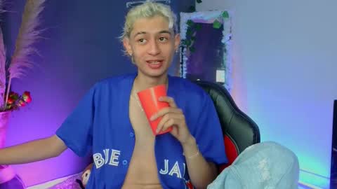 Snapshot of mattias_dantee chatting on 10-12-25, 06:12 mattias online show from 10-12-25, 06:12