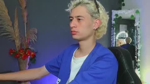 Snapshot of mattias_dantee chatting on 10-18-25, 12:13 mattias online show from 10-18-25, 12:13