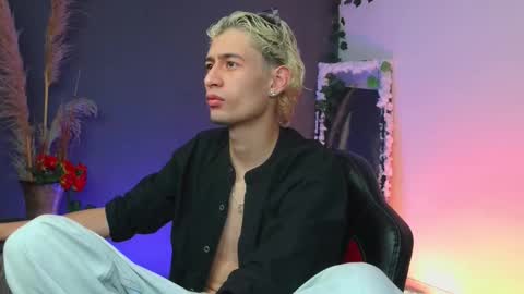 Snapshot of mattias_dantee chatting on 10-19-25, 02:23 mattias online show from 10-19-25, 02:23