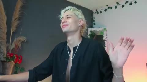 Snapshot of mattias_dantee chatting on 10-19-25, 11:16 mattias online show from 10-19-25, 11:16