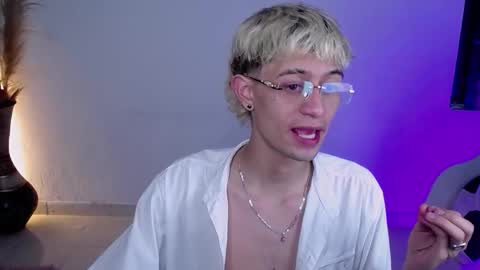 Snapshot of mattias_dantee chatting on 11-28-25, 11:40 mattias online show from 11-28-25, 11:40