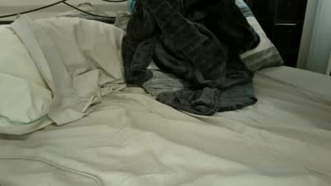 Snapshot of mattsroom123 chatting on 02-17-25, 04:15 mattsroom123 online show from 02-17-25, 04:15