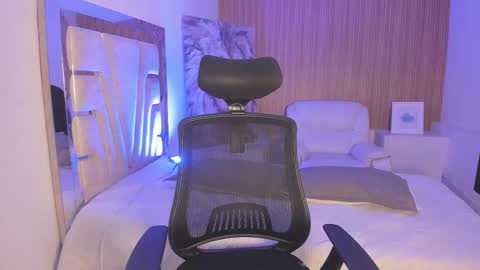 Snapshot of mattthompsonn chatting on 11-24-25, 10:42 Matt online show from 11-24-25, 10:42