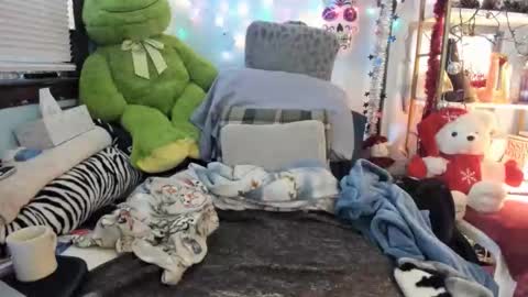 Snapshot of mature_angel chatting on 11-29-25, 07:17 mature_angel online show from 11-29-25, 07:17