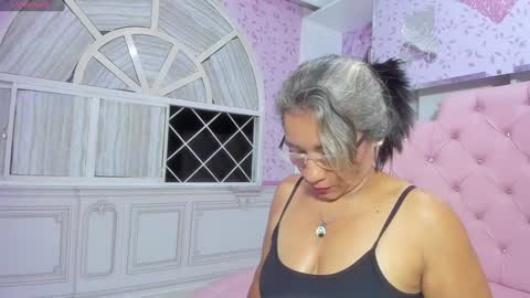 Snapshot of mature_bigass__ chatting on 12-28-24, 08:37 Maria online show from 12-28-24, 08:37