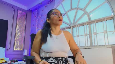 Snapshot of mature_bigass__ chatting on 12-15-25, 11:47 Maria online show from 12-15-25, 11:47