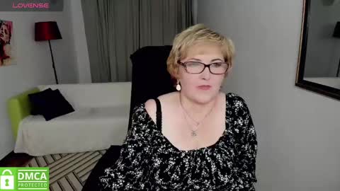 Snapshot of mature_blonde7 chatting on 12-21-24, 05:18 Lana online show from 12-21-24, 05:18