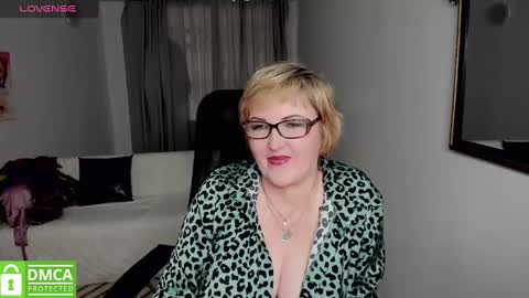 Snapshot of mature_blonde7 chatting on 01-03-25, 06:01 Lana online show from 01-03-25, 06:01