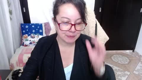 Snapshot of mature_wolf chatting on 12-13-24, 03:21 Sonia online show from 12-13-24, 03:21