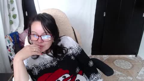 Snapshot of mature_wolf chatting on 12-17-24, 07:59 Sonia online show from 12-17-24, 07:59