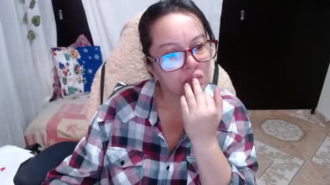 Snapshot of mature_wolf chatting on 12-21-24, 12:49 Sonia online show from 12-21-24, 12:49
