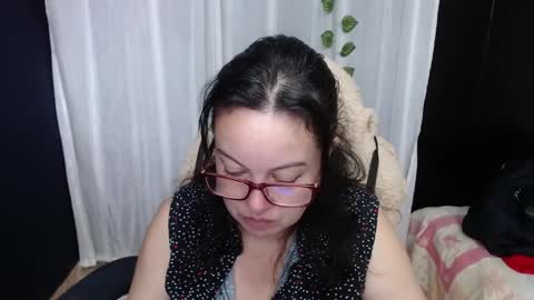Snapshot of mature_wolf chatting on 12-27-24, 01:50 Sonia online show from 12-27-24, 01:50