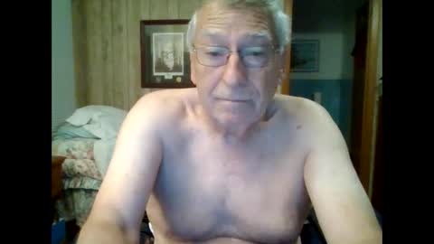 Snapshot of maturecouple1954 chatting on 09-28-25, 10:42 SXECPL55 at G mail Dot Com online show from 09-28-25, 10:42