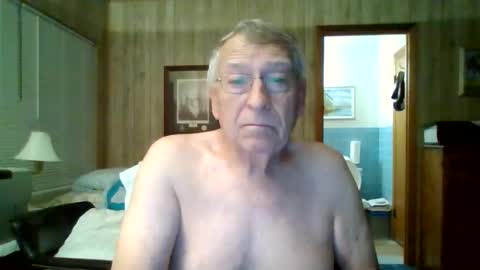 Snapshot of maturecouple1954 chatting on 10-17-25, 10:18 SXECPL55 at G mail Dot Com online show from 10-17-25, 10:18