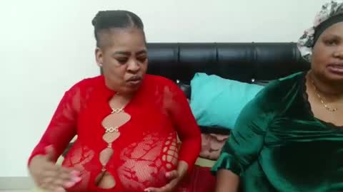 QUEEN online show from 03-15-26, 08:59