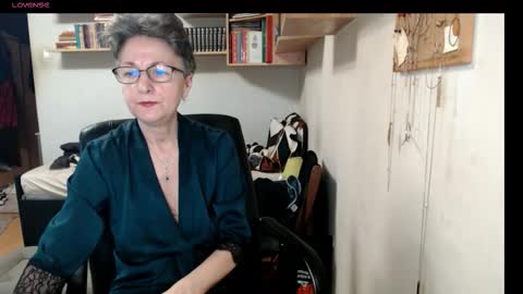 Snapshot of maturekate chatting on 10-24-25, 06:43 maturekate online show from 10-24-25, 06:43